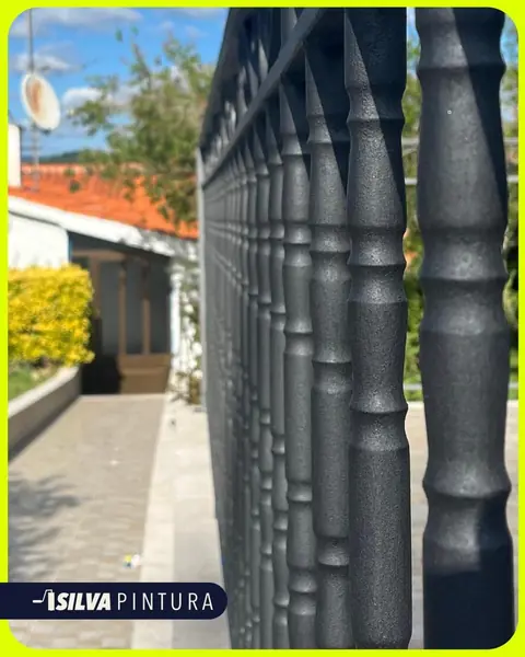 Gradeamento de ferro pintado com esmalte forja cinzento